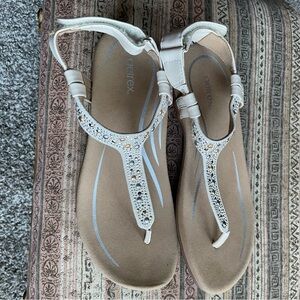 Aetrex Woman’s Lindsey Sandal in SZ 8 are New W/O Box